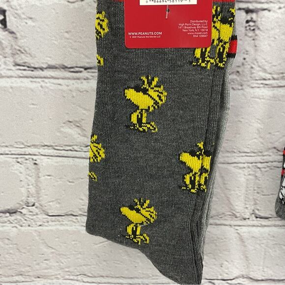 Peanuts Snoopy Woodstock Crew Socks 4 Pair Mens Shoe Size 6.5 -12 Gray/White/Red - Picture 5 of 8